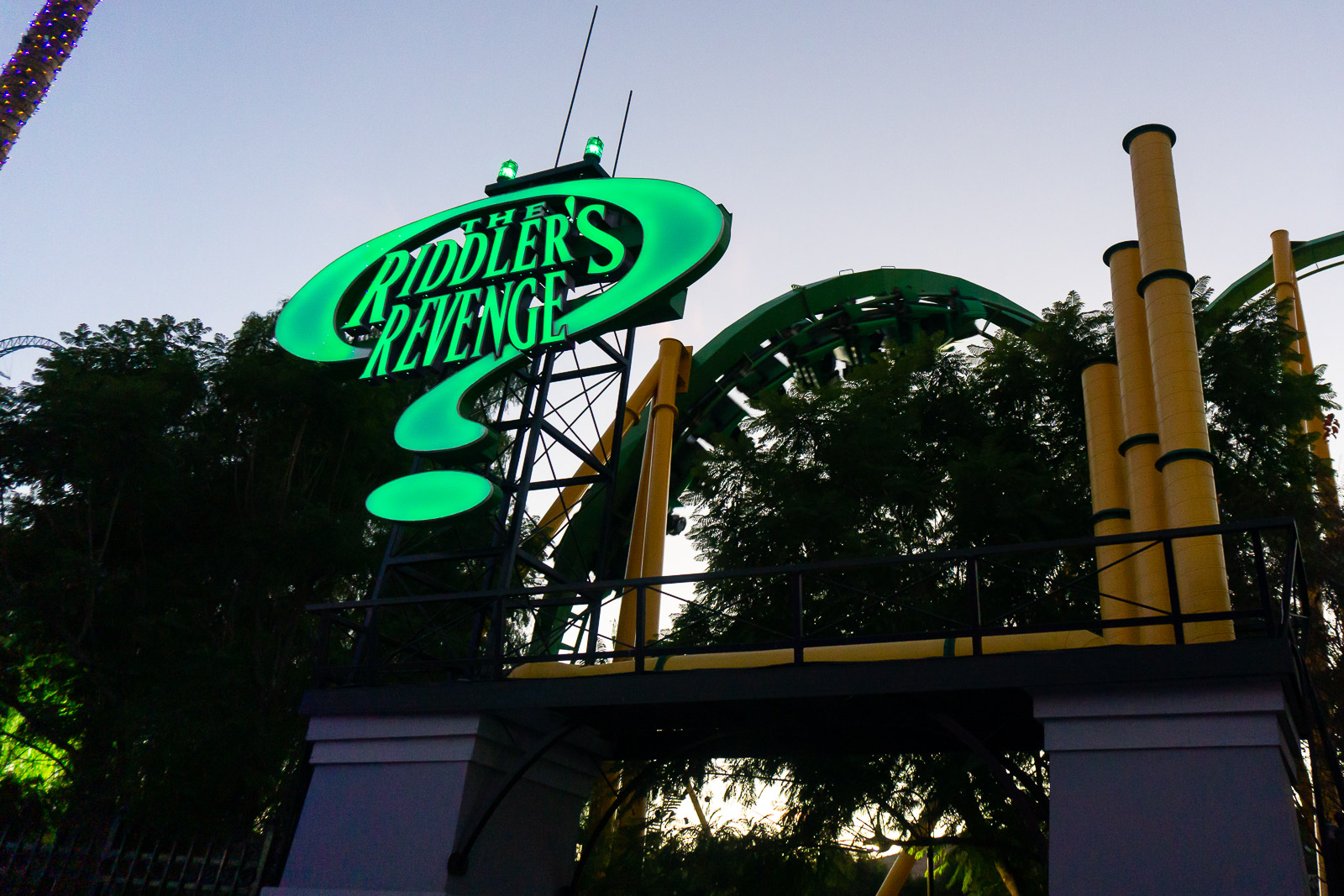 Riddler's Revenge Sign